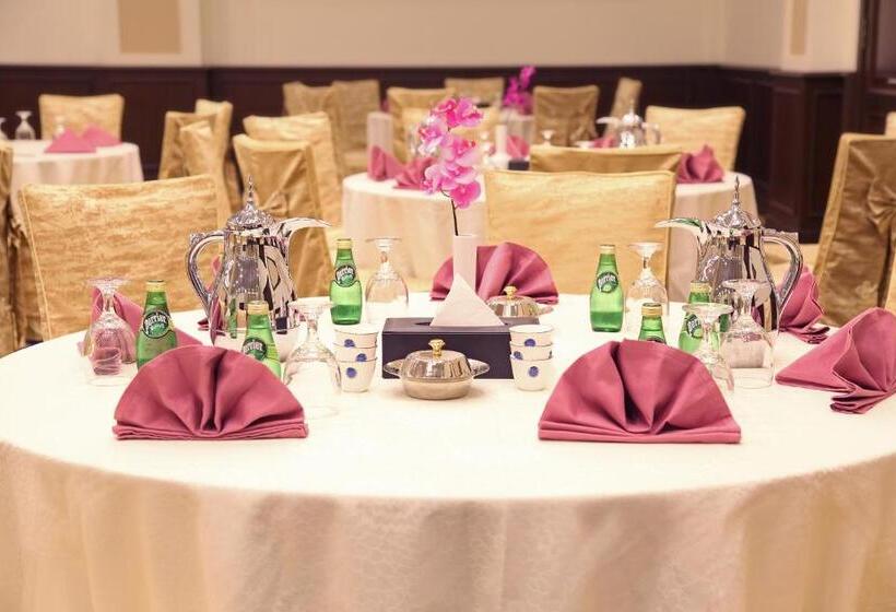 هتل Holiday Jazan