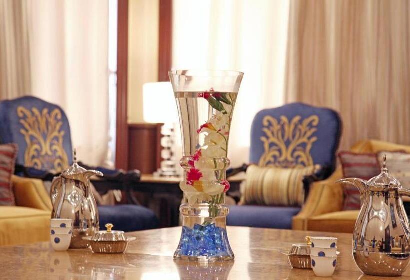 هتل Holiday Jazan