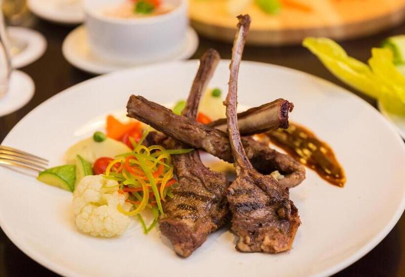 هتل Holiday Jazan