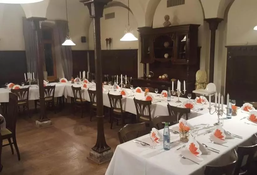 Hotelli Landgasthof Zum Alten Gut