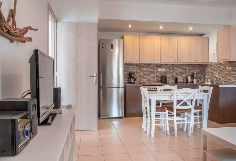 Luxury Family Apartment   Pool, Seaview, 200m Beach