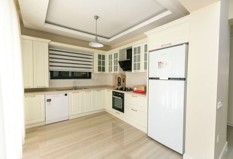 Paradise Town Villa Cordelia