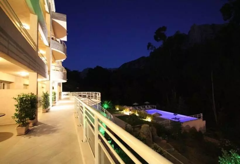 Hotelli Hôtel Et Résidence Costa Rossa