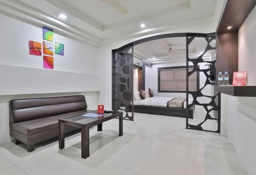 فندق Nova Cross Road