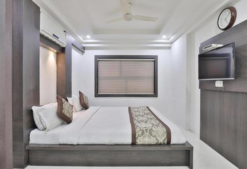 فندق Nova Cross Road