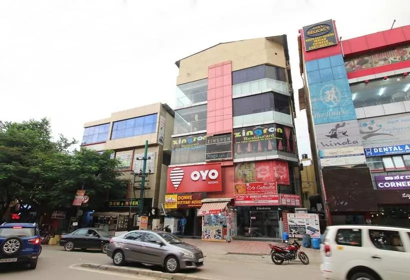ホテル Oyo 4290 Sanctum City Living