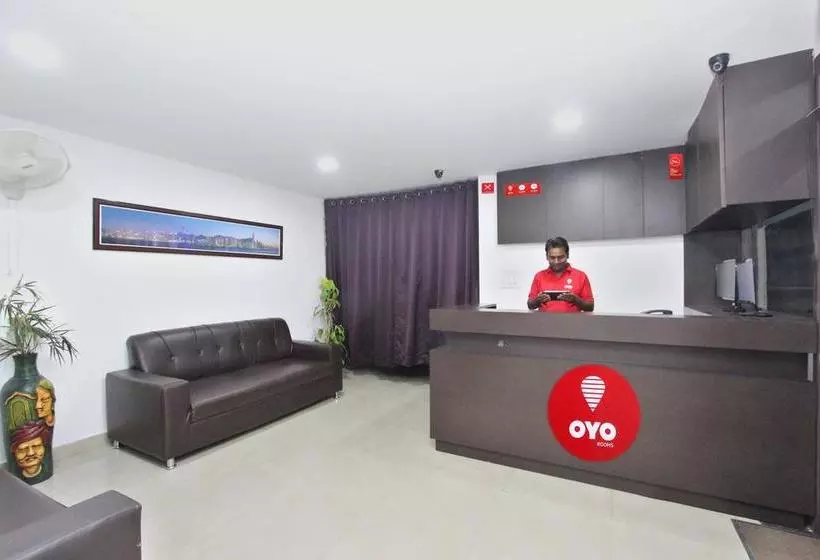 ホテル Oyo 4290 Sanctum City Living