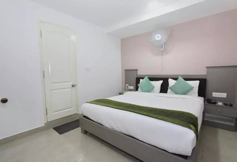 ホテル Oyo 4290 Sanctum City Living