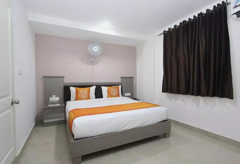ホテル Oyo 4290 Sanctum City Living
