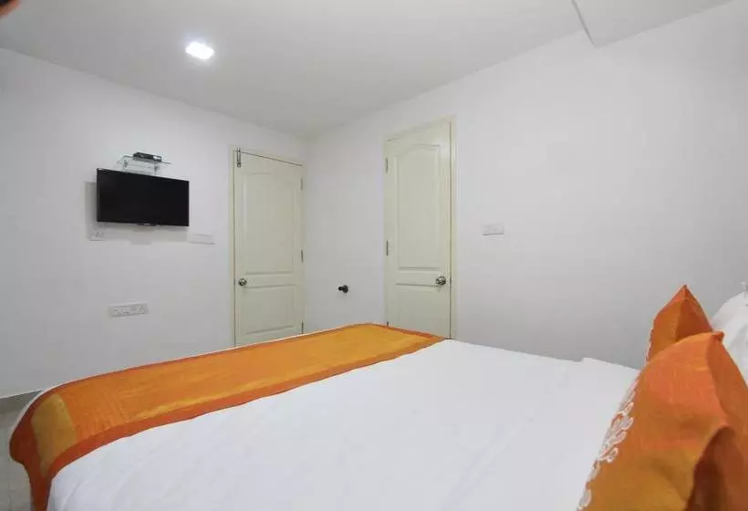 ホテル Oyo 4290 Sanctum City Living
