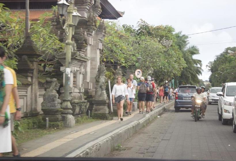 Reddoorz Hostel Near Ubud Palace