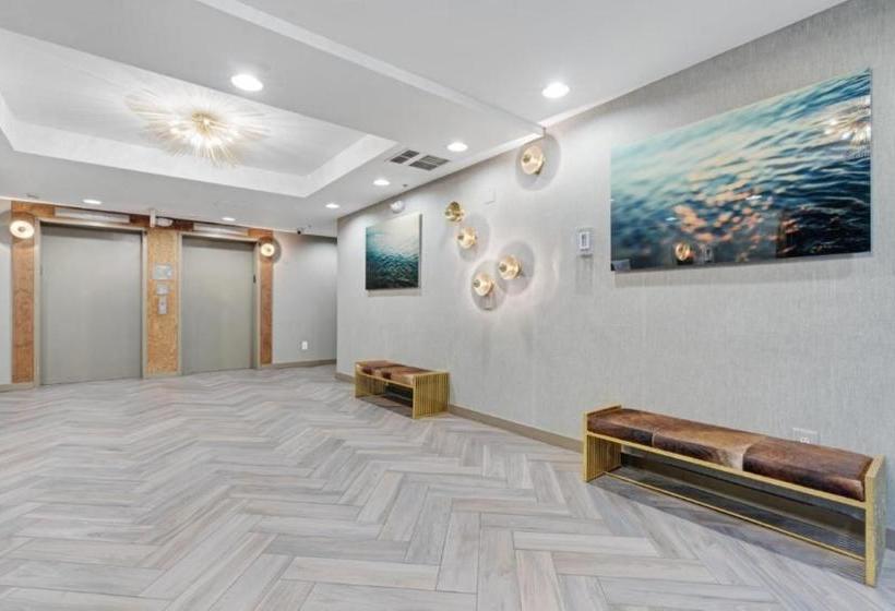 Global Luxury Suites At Monroe