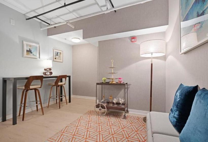 Global Luxury Suites At Monroe