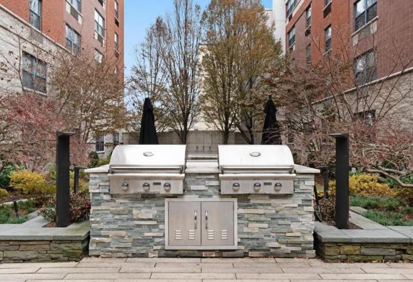 Global Luxury Suites At Monroe