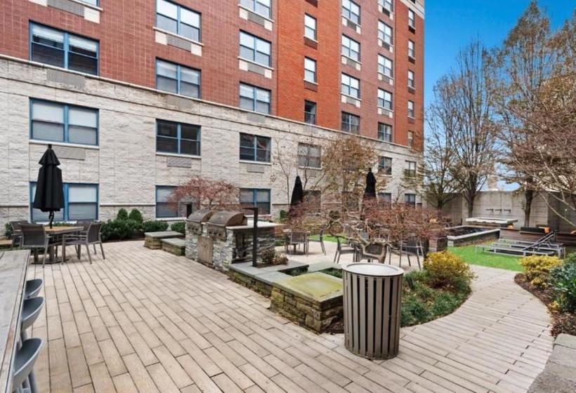 Global Luxury Suites At Monroe