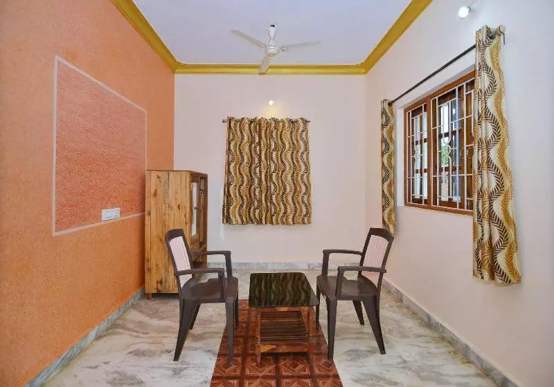 Hotelli Oyo 1964 Apartment Aajo