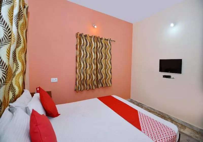 Hotelli Oyo 1964 Apartment Aajo