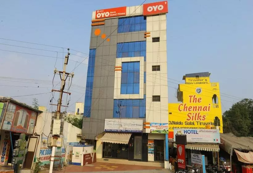 ホテル O Padmavathi Puram Near Railway Station