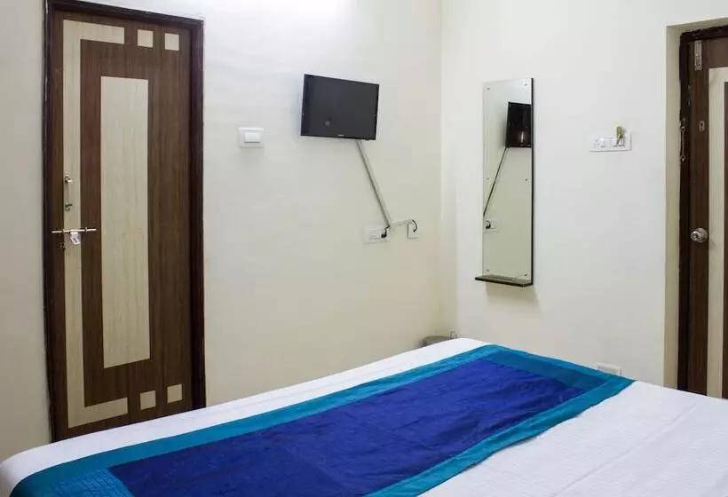 ホテル O Padmavathi Puram Near Railway Station