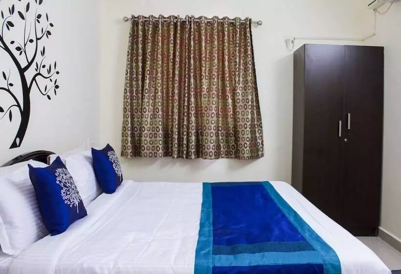 ホテル O Padmavathi Puram Near Railway Station