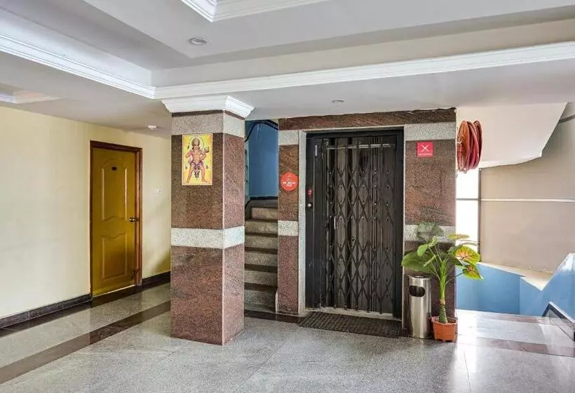 ホテル O Padmavathi Puram Near Railway Station