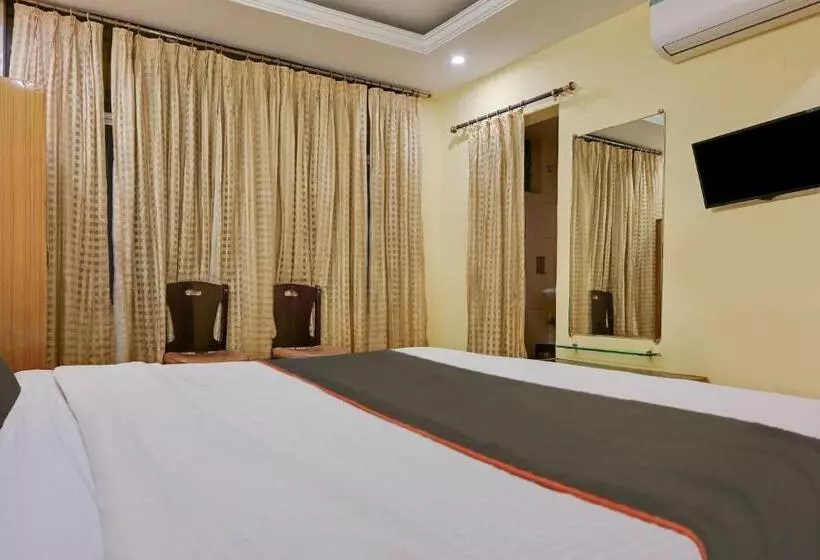 ホテル O Padmavathi Puram Near Railway Station