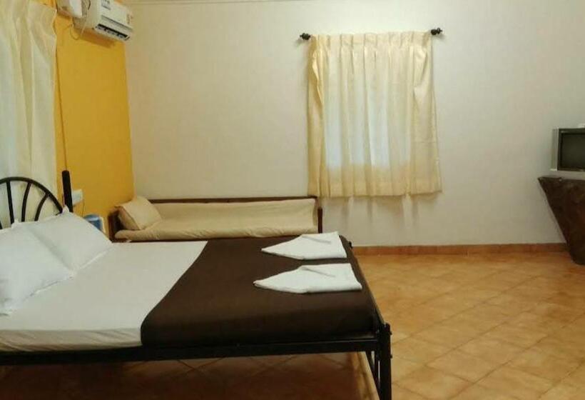 فندق Sunny Holiday Inn