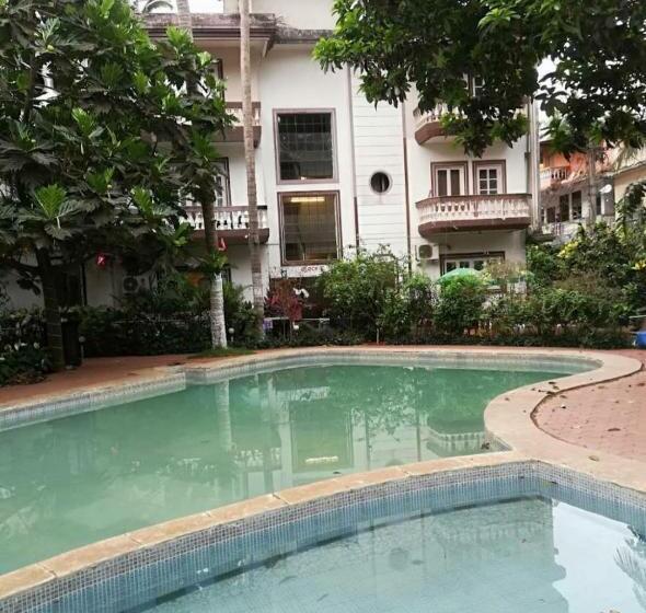 فندق Sunny Holiday Inn