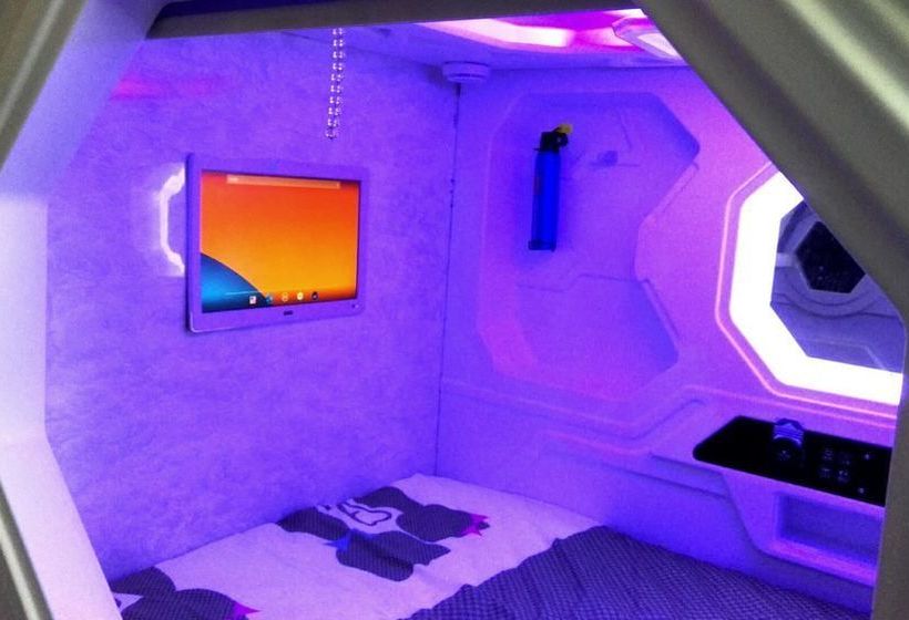 Intercity Capsule Youth Hostel Temple