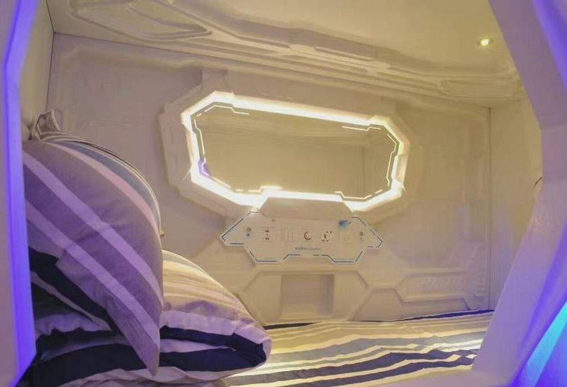 Intercity Capsule Youth Hostel Temple