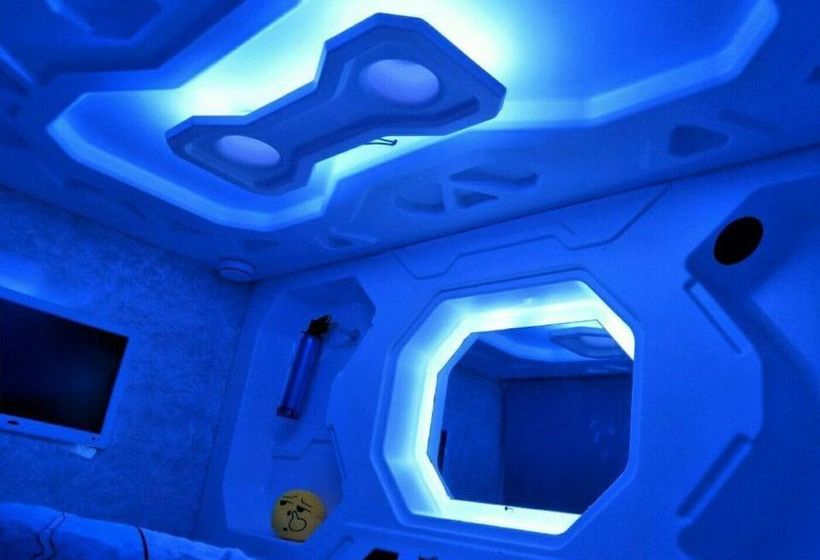 Intercity Capsule Youth Hostel Temple