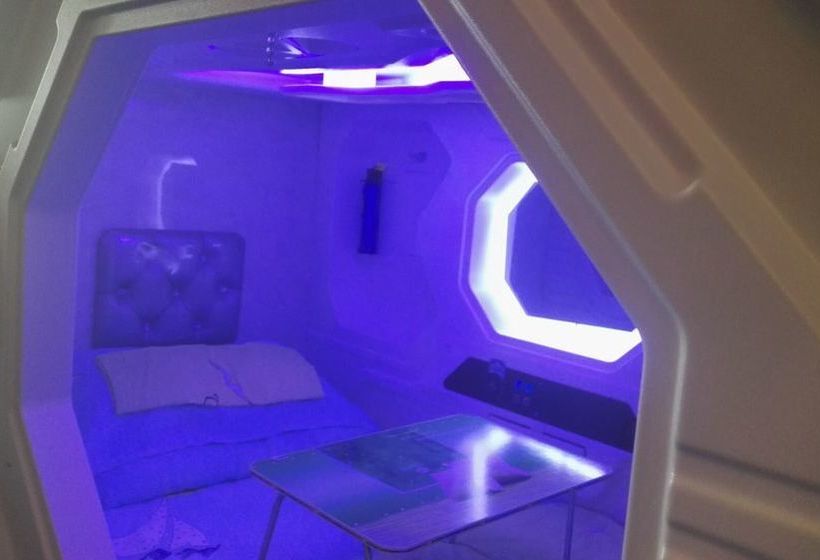 Intercity Capsule Youth Hostel Temple