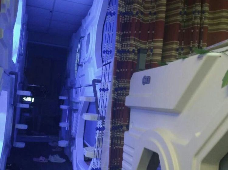 Intercity Capsule Youth Hostel Temple