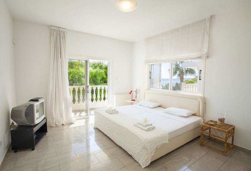 Sunset Beachfront Villa Meneou