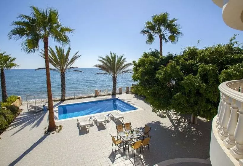 Sunset Beachfront Villa Meneou