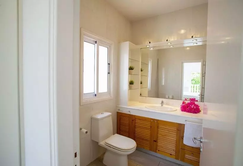 Sunset Beachfront Villa Meneou