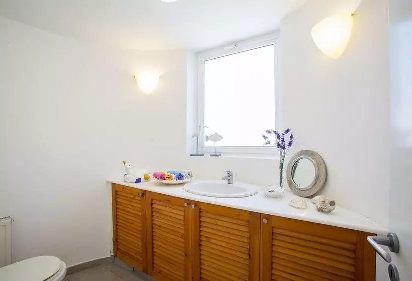 Sunset Beachfront Villa Meneou