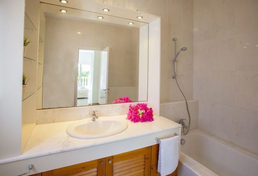 Sunset Beachfront Villa Meneou