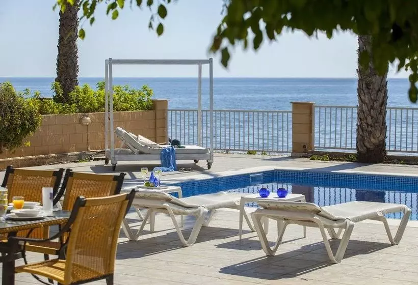 Sunset Beachfront Villa Meneou