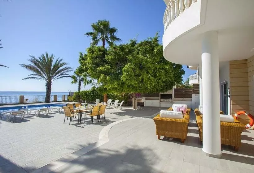 Sunset Beachfront Villa Meneou