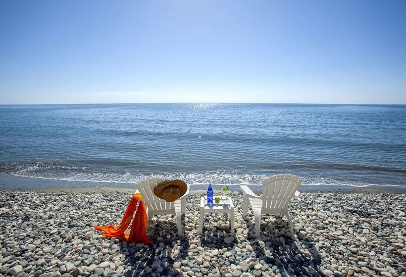 Sunset Beachfront Villa Meneou