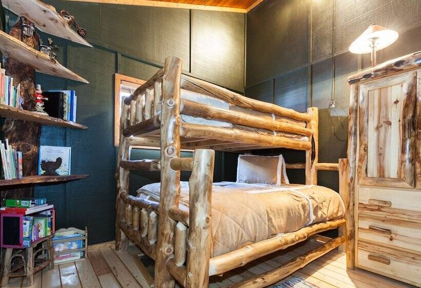 Treehouse By The Stream