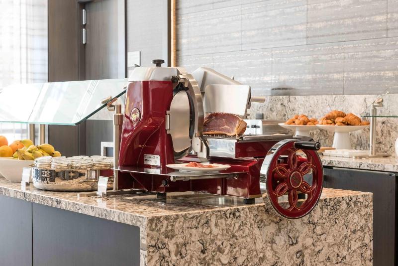 Ac Hotel By Marriott Boston Cleveland Circle