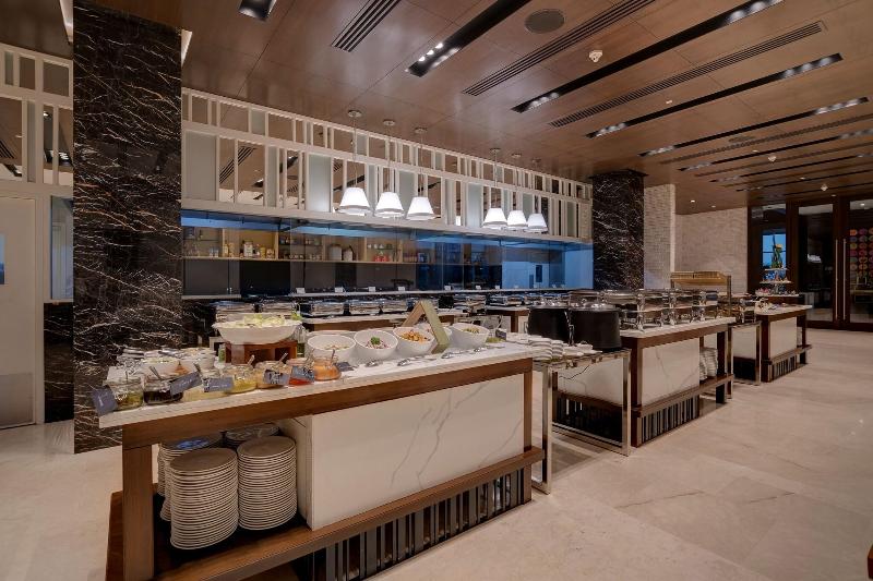 فندق Courtyard By Marriott Surat