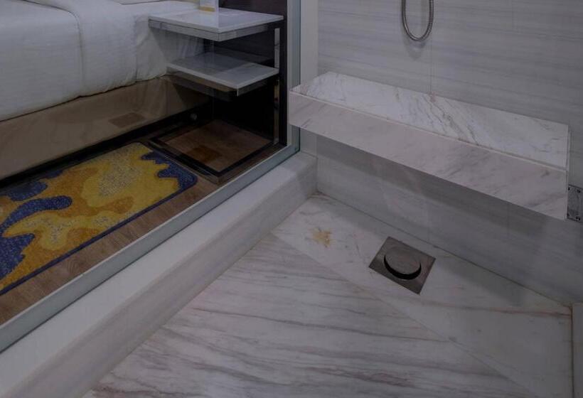 فندق Courtyard By Marriott Surat