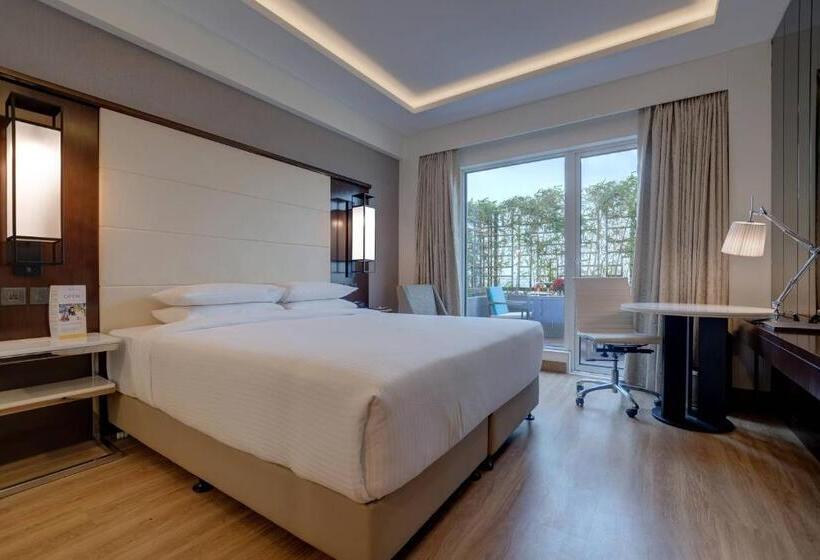 فندق Courtyard By Marriott Surat