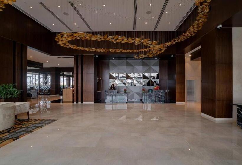 فندق Courtyard By Marriott Surat