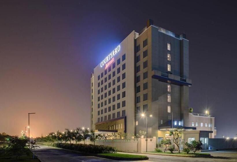 فندق Courtyard By Marriott Surat