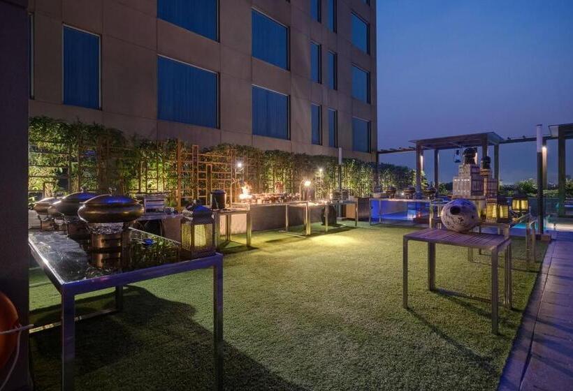 فندق Courtyard By Marriott Surat