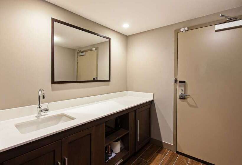 هتل Hampton Inn & Suites Leavenworth